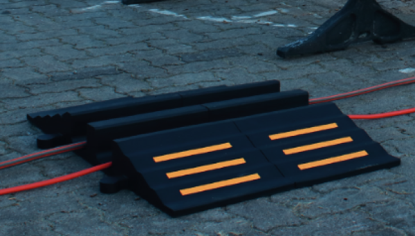 Schlauch- und Kabelbrücke 680 Schwarz